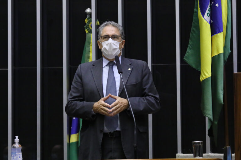 Zarattini considera “ridícula” atitude do governo Temer sobre venda da Embraer