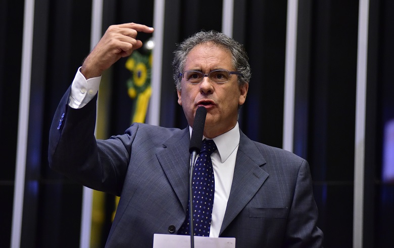 Zarattini: o governo é um caos e Bolsonaro só quer guerra ideológica