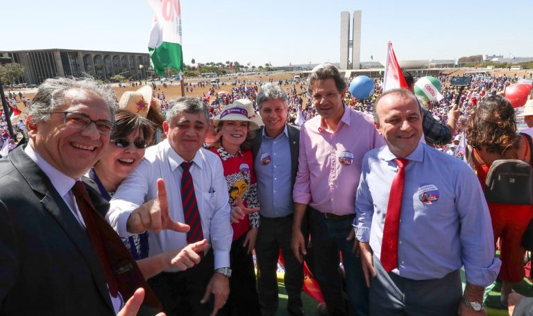 Marcha das Margaridas e das mulheres indígenas caminha para ato no Congresso