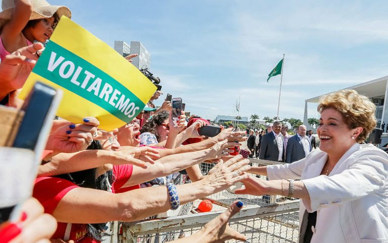 Bancada do PT se manifesta após Temer admitir que impeachment de Dilma foi golpe