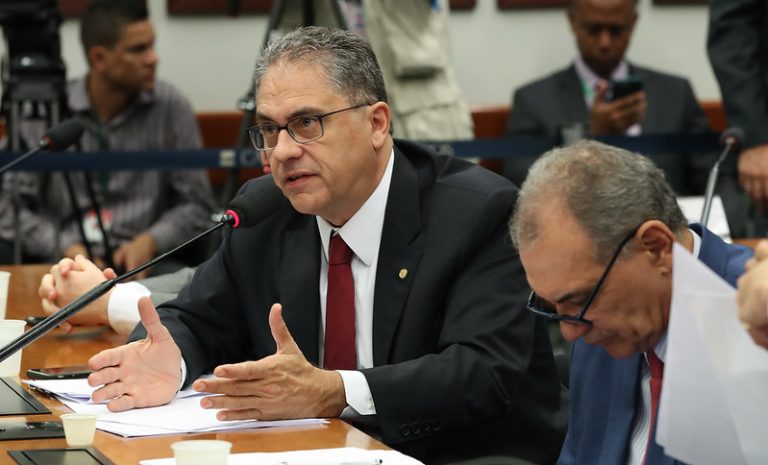 Petistas contestam lucro acima de tudo e defendem papel da Petrobras no desenvolvimento do País
