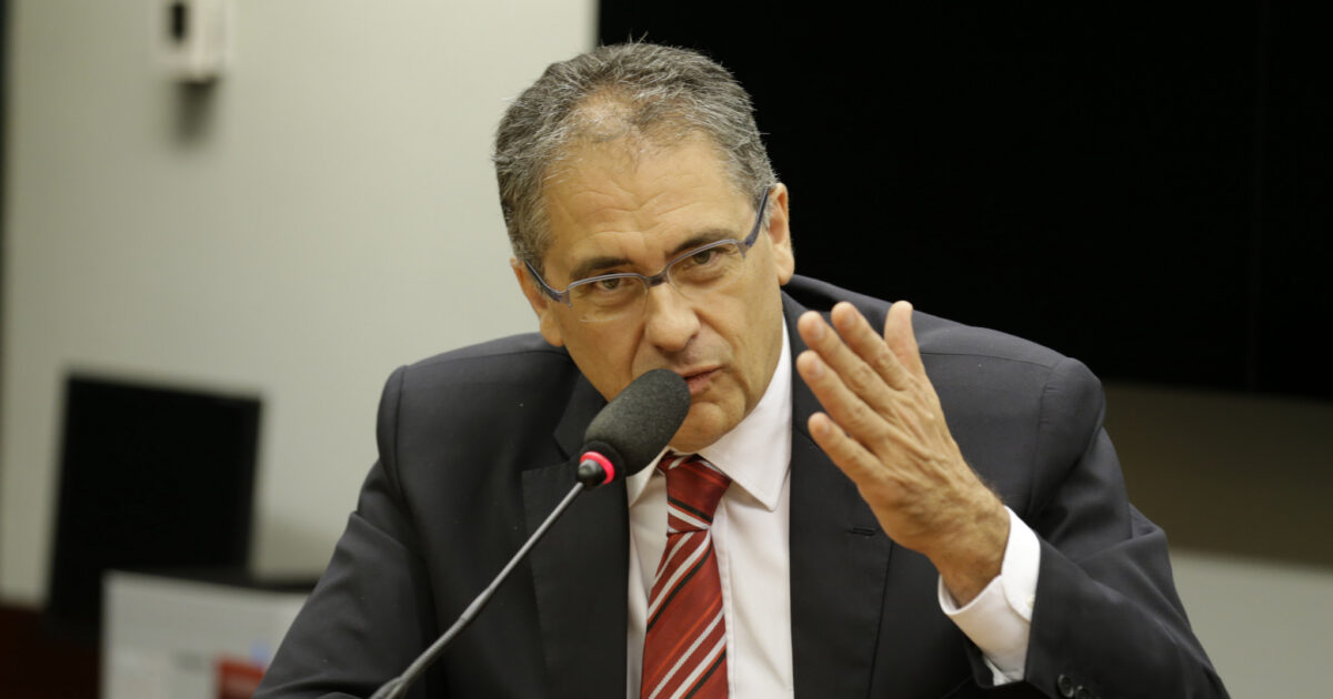 PT vota contra projeto que remaneja recursos para pagar parlamentares que votaram a favor da Reforma da Previdência
