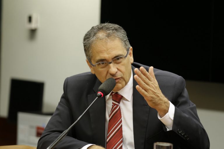 PT vota contra projeto que remaneja recursos para pagar parlamentares que votaram a favor da Reforma da Previdência