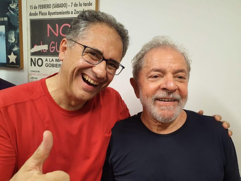 Após 480 dias de prisão criminosa, Lula retorna nos braços povo!