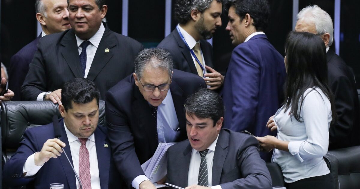 Partidos de Oposição derrotam Bolsonaro no Congresso