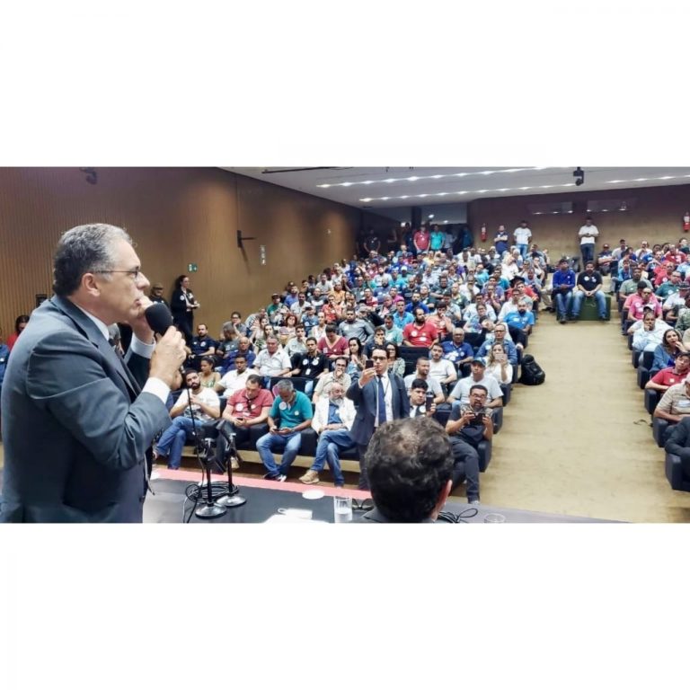 Em plenário, petistas lutam contra a privatização da água