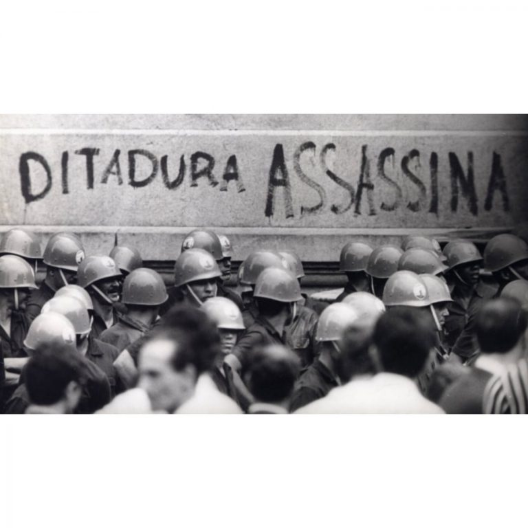 AI-5 completa 51 anos, entre repúdio à ditadura e defensores do autoritarismo