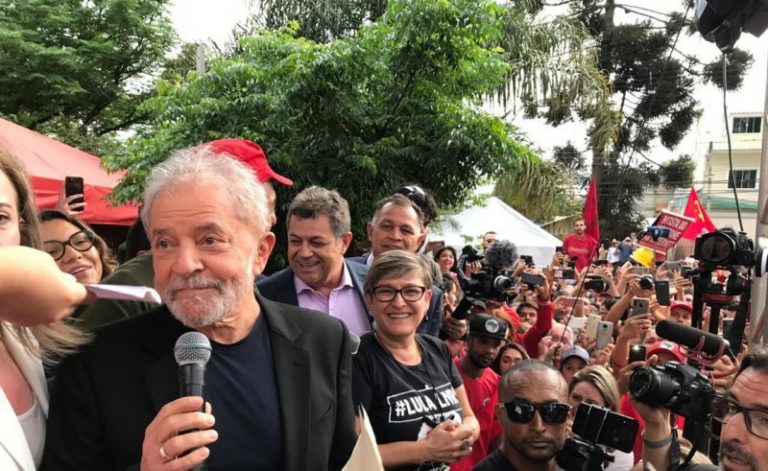 Datafolha: Maioria dos brasileiros considera justa liberdade de Lula após decisão do STF