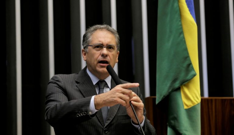 Zarattini cobra explicações de autoridades sobre venda da EMBRAER