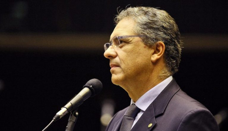 Câmara aprova projeto de Zarattini que regulamenta transporte com aplicativos
