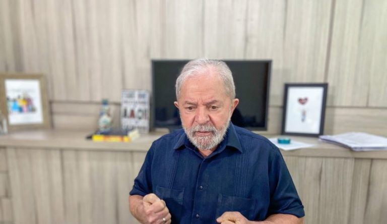 Lula defende impeachment de Bolsonaro e critica paramilitares em Brasília