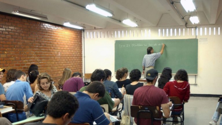 PT defende o adiamento do Enem