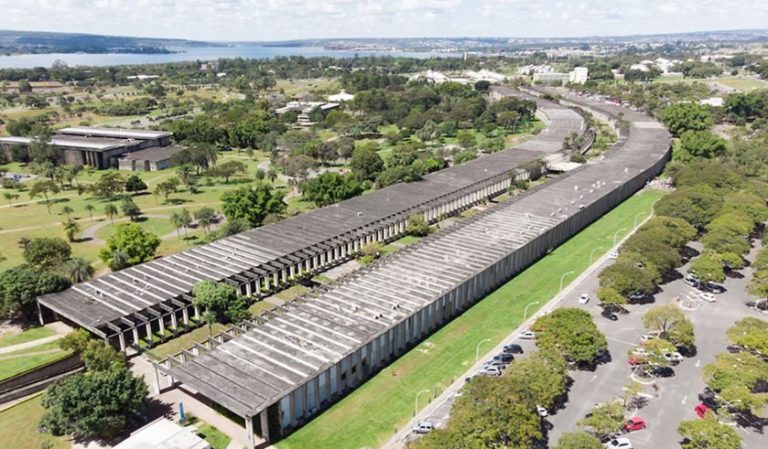 MP 979: Bolsonaro usa pandemia como álibi para golpear universidade pública brasileira