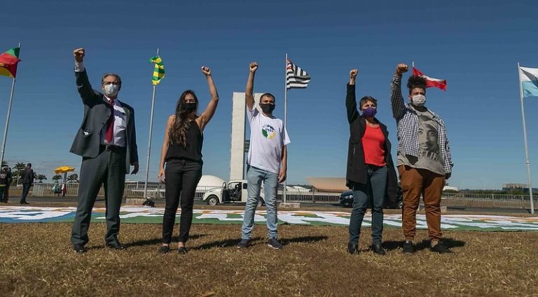 Petistas participam de ato e defendem votação nesta terça do Novo Fundeb