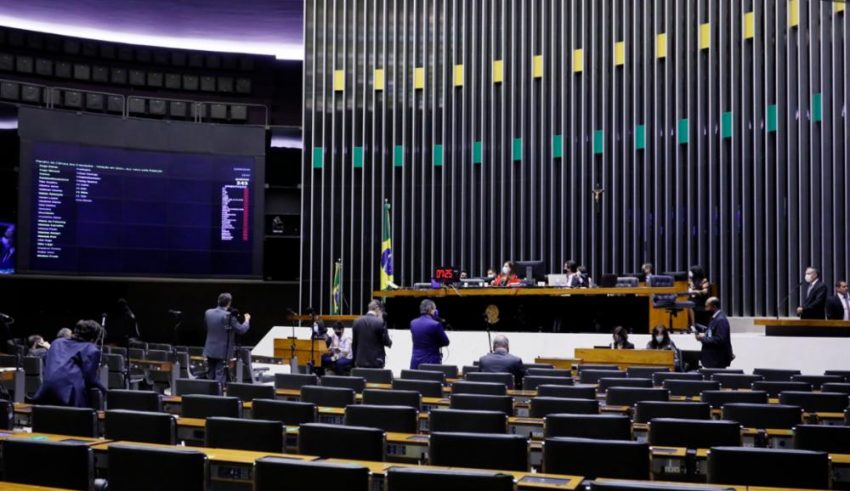 Câmara aprova destaque do PT e derruba vetos presidenciais; itens ainda serão apreciados pelo Senado