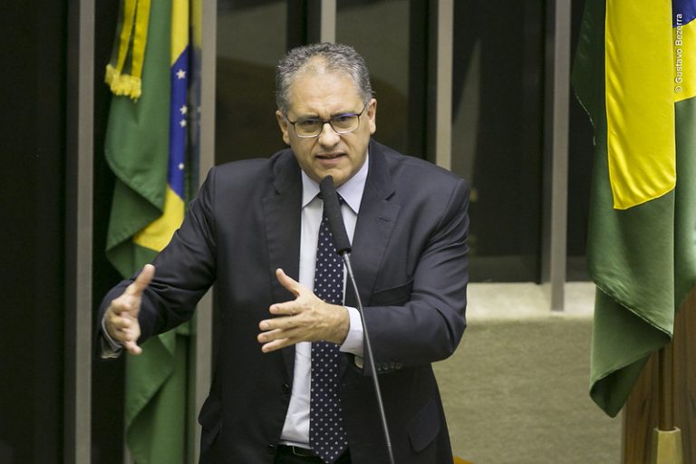 Deputados apresentam moção de repúdio à visita de secretário dos EUA ao Brasil