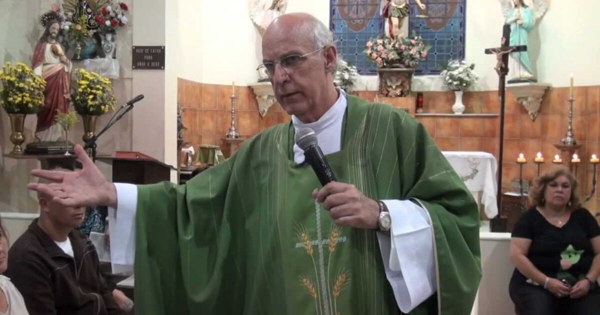 Padre Julio Lancellotti faz sermão histórico contra política de Bolsonaro sobre armas