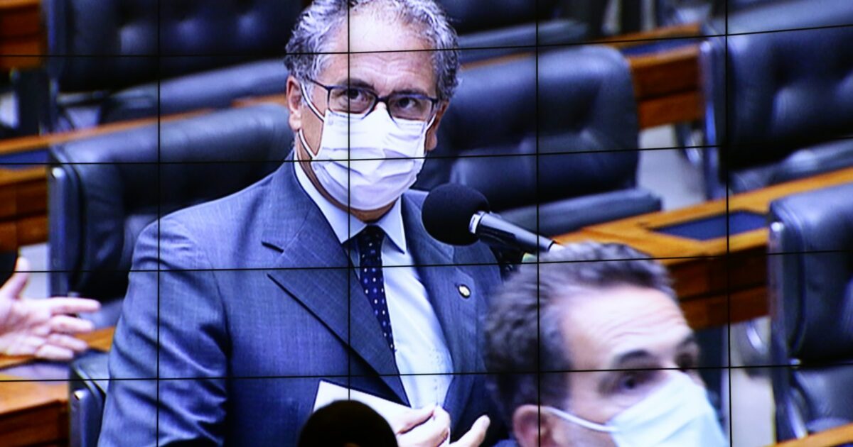 Zarattini pede a inclusão dos profissionais de limpeza no grupo de prioridades para recebimento da vacina