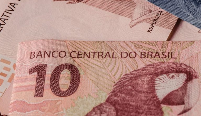 Plenário adia votação da MP que amplia margem do empréstimo consignado, e petistas protestam
