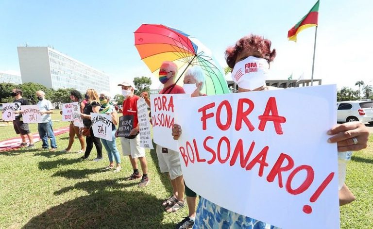 Moradores de favelas apresentam pedido de impeachment contra Bolsonaro nesta terça em Brasília