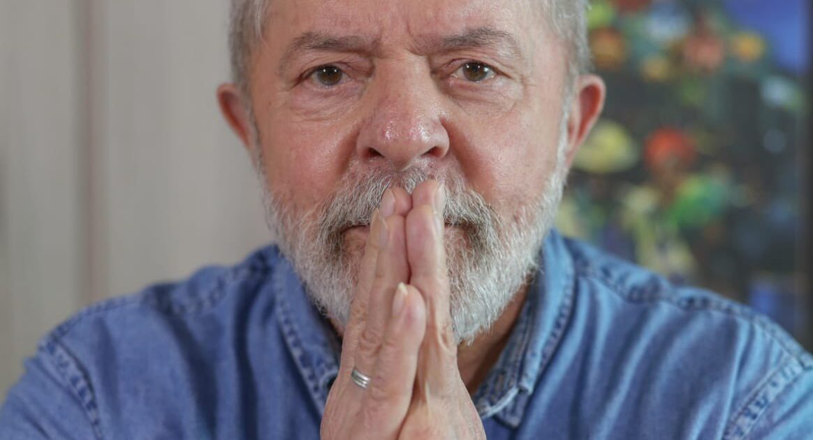 “Brigar por liberdade é brigar para que todo mundo tenha acesso à vacina”, diz Lula em entrevista