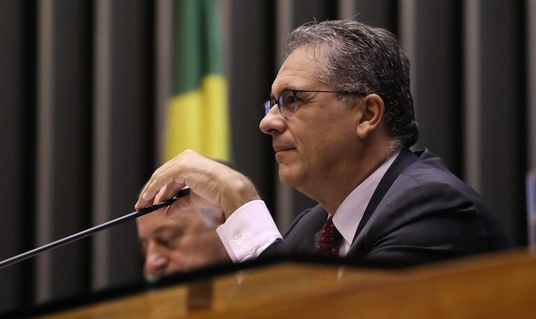 Bolsonaro é derrotado! Voto impresso é sepultado na Câmara dos Deputados
