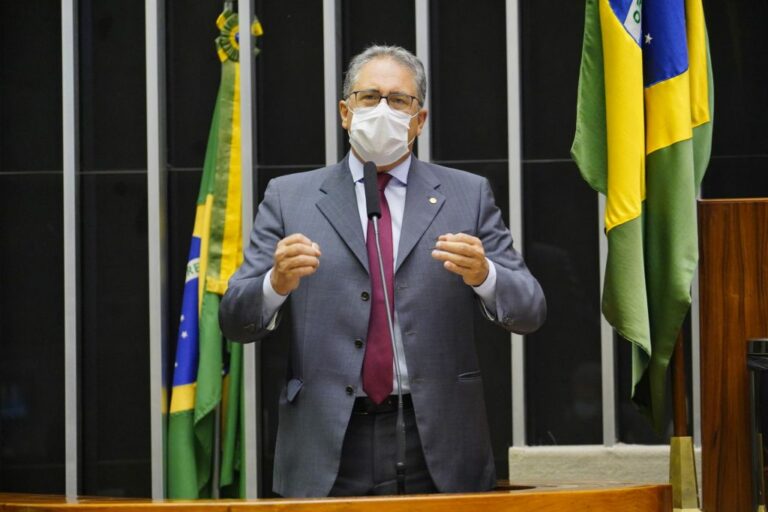 Bolsonaro ataca estatais e reduz seu quadro de funcionários
