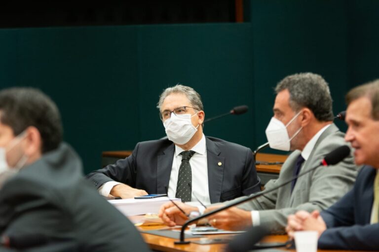 Congresso aprova LDO para 2022; PT vota contra e apresenta proposta para valorizar o salário mínimo
