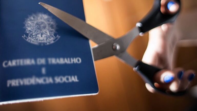 Com enormes prejuízos para os trabalhadores, Câmara conclui votação da minirreforma trabalhista; PT votou contra