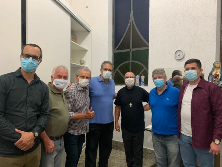 Deputado Federal Carlos Zarattini e Prefeito Ayres Scorsatto prestigiando a Missa das Comemorações da Padroeira de Juquitiba.