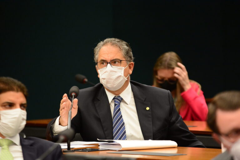 Forças Armadas estão em situação de penúria e governo Bolsonaro não toma nenhuma providência, critica Zarattini