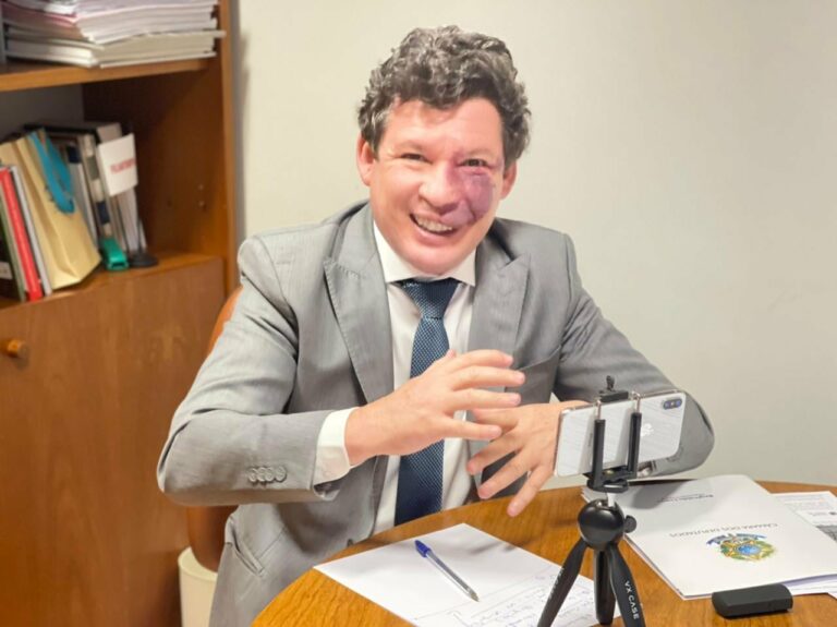 Líder do PT diz que espera decisão favorável da PGR à investigação de incitação ao crime contra servidores da Anvisa