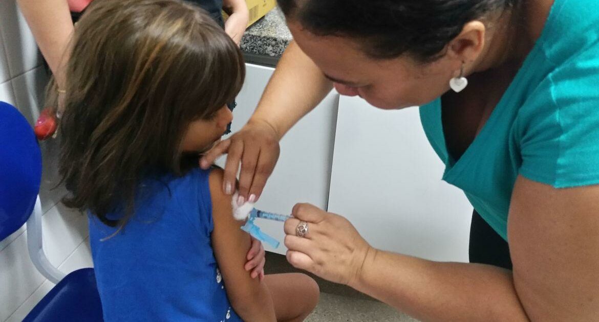 Lula: Em vez de criar obstáculos, governo deveria agilizar vacina para crianças