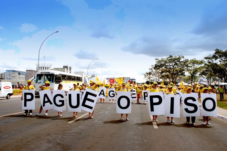 Núcleo de Educação debate Piso do Magistério e Sistema Nacional de Educação