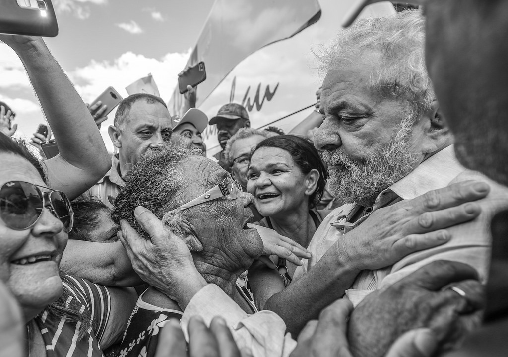 Classe média, que ascendeu com Lula, despenca na gestão de Bolsonaro