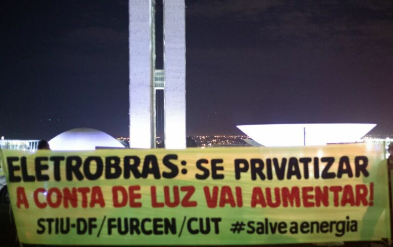 PT pede ao STF suspensão da privatização da Eletrobras