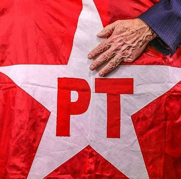 PT faz 42 anos com a missão de reconstruir a democracia e o Brasil