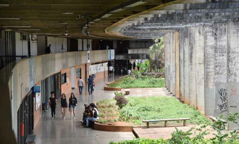 MP 979: Bolsonaro usa pandemia como álibi para golpear universidade pública brasileira