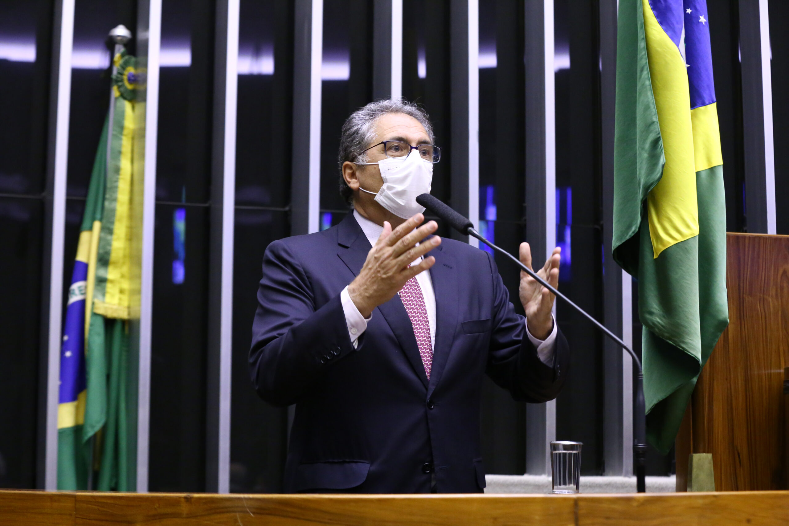Declarações “estapafúrdias” de Bolsonaro sobre urna eletrônica tumultuam processo eleitoral, acusa Zarattini