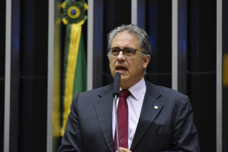 Câmara faz justiça e aprova urgência para o piso da enfermagem, PT defende votação imediata do mérito do projeto