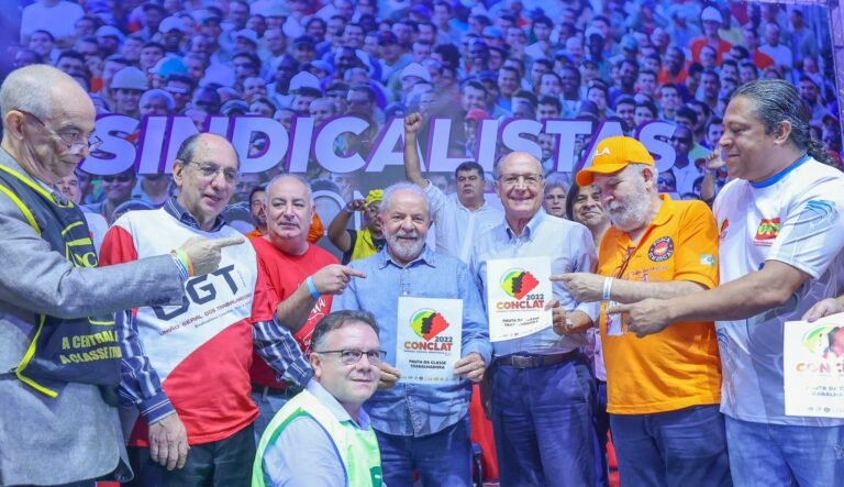 Lula defende lei trabalhista modernizada, e que respeite o trabalhador