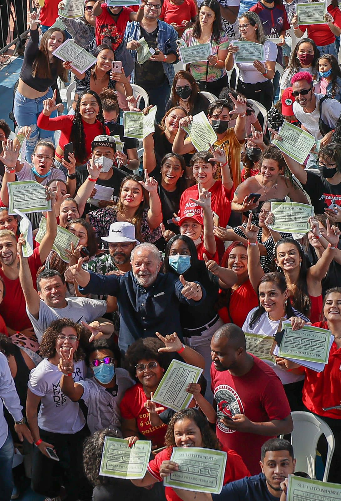 Lula defende voto jovem para ajudar a mudar a história do Brasil
