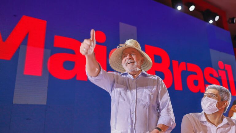 “Filhos de pobres precisam ter as mesmas oportunidades que os ricos para estudar”, diz Lula