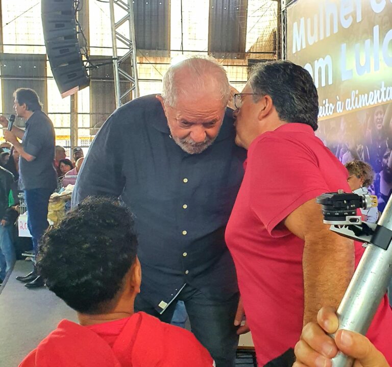 Lula diz que gás deveria fazer parte da cesta básica