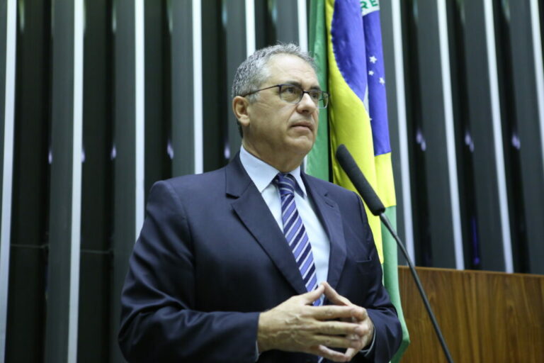 Bolsonaro excluiu 19 milhões de famílias do Auxílio Gás, denuncia Zarattini