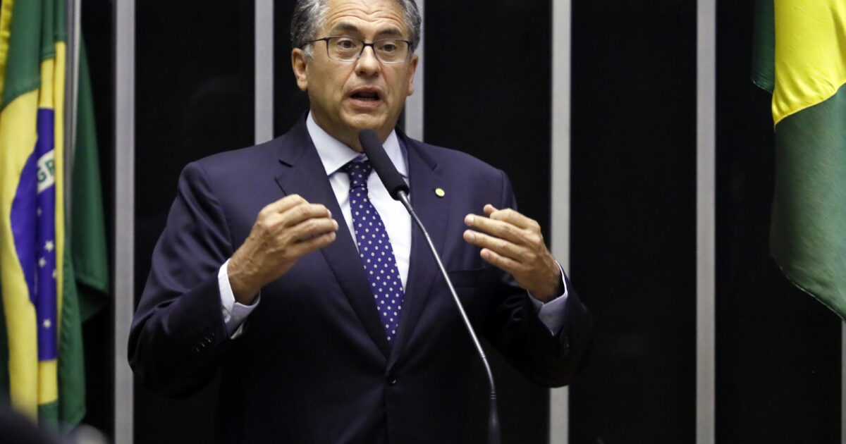 Zarattini denuncia as taxas de juros abusivas cobradas no Brasil