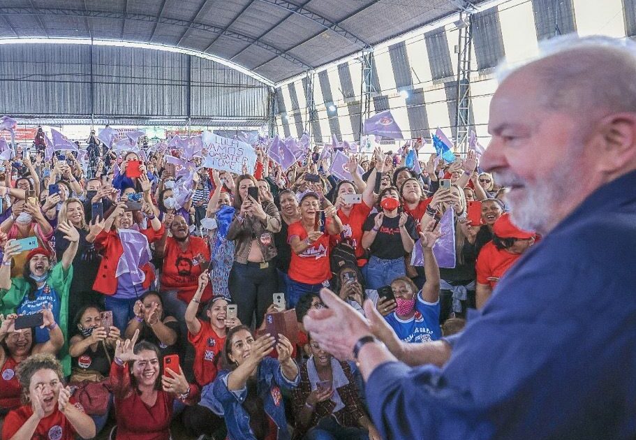 Lula agradece Zarattini pela iniciativa de criar o Auxílio Gás no Brasil