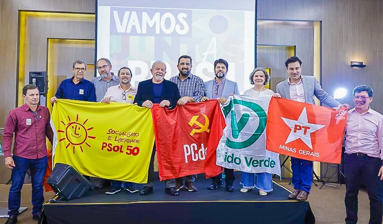 Lula com lideranças, em Minas: “Essa reunião é o começo da nossa vitória”