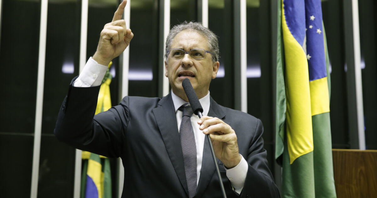 CPI DA PETROBRAS: Bolsonaro lança cortina de fumaça porque não quer abaixar o preço dos combustíveis, denuncia Zarattini