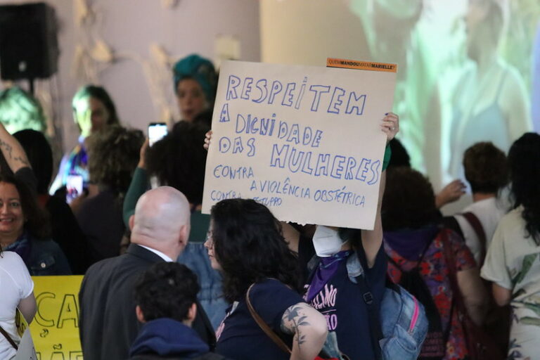 Mulheres ocupam Congresso para denunciar crescimento da misoginia e violência de gênero na era Bolsonaro